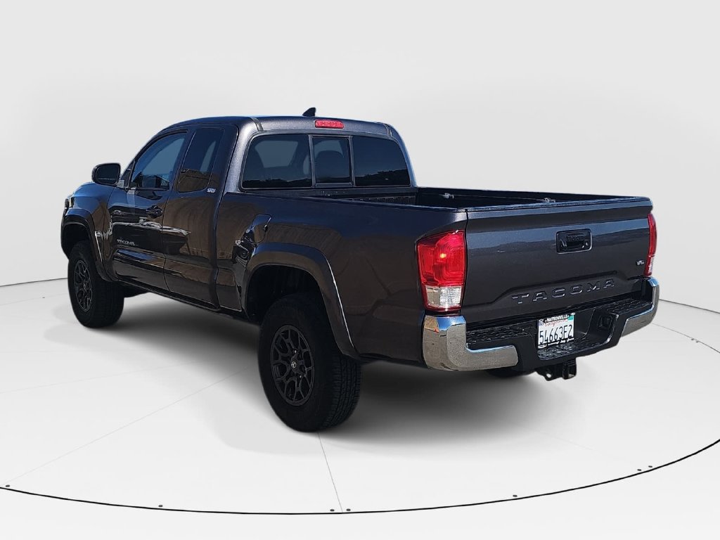 Used 2017 Toyota Tacoma SR5 w/ Tow Package RWD image 5
