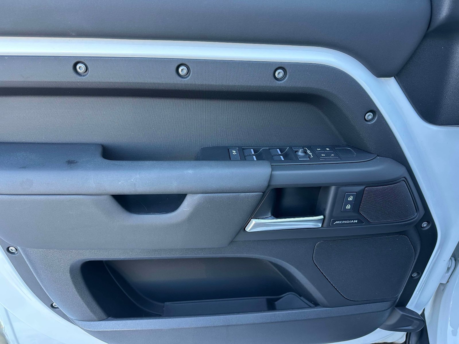 Used 2025 Land Rover Defender 110 S image 16