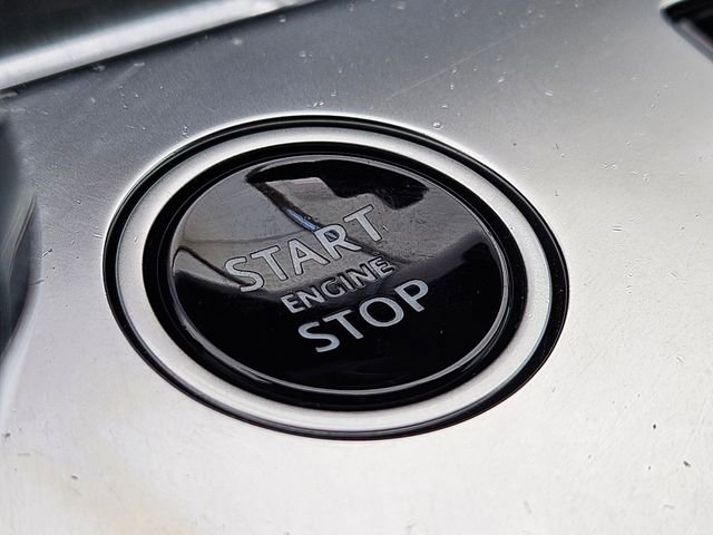 Used 2023 Land Rover Range Rover Long Wheelbase SE image 19