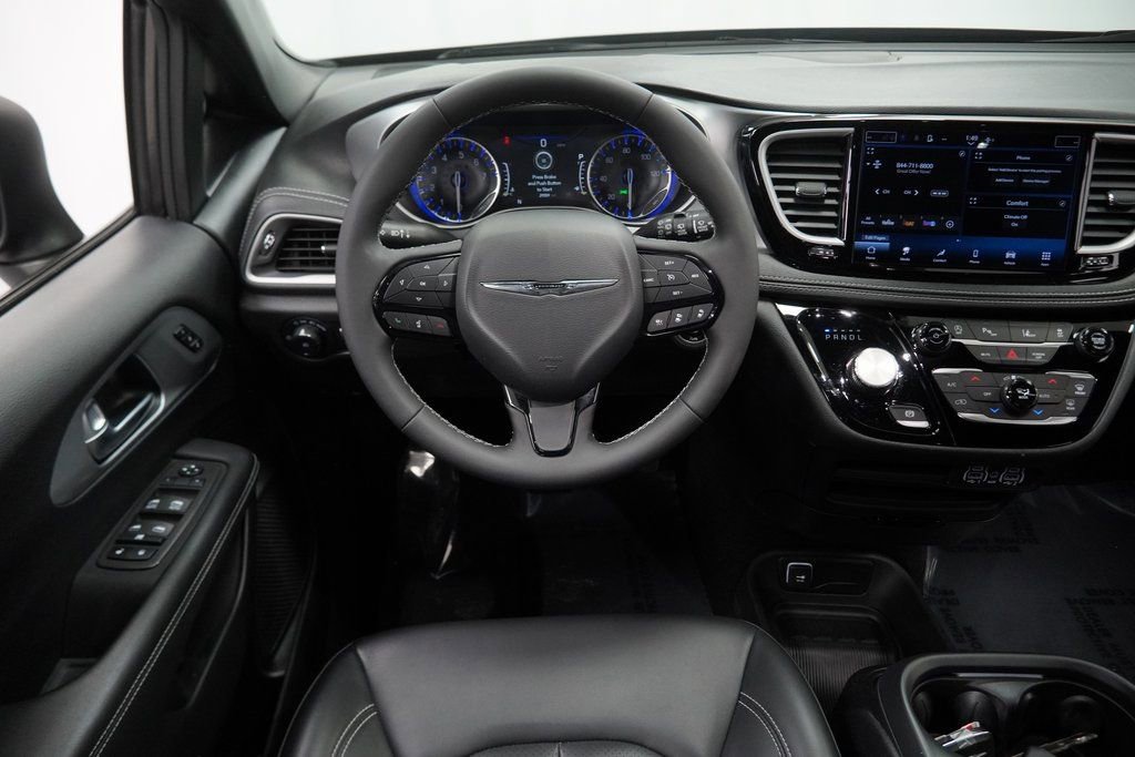 Used 2023 Chrysler Pacifica Touring-L w/ S Appearance Package image 22
