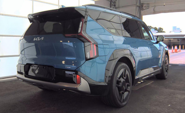 Used 2024 Kia EV9 GT-Line AWD/4WD image 3