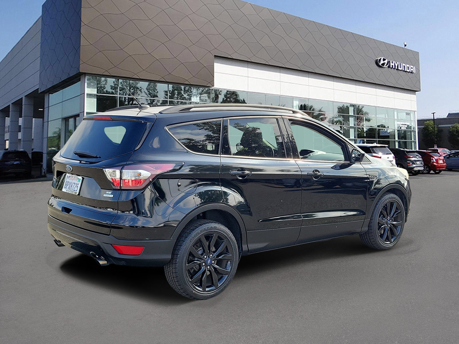 Used 2017 Ford Escape SE w/ SE Sport Appearance Package FWD image 2