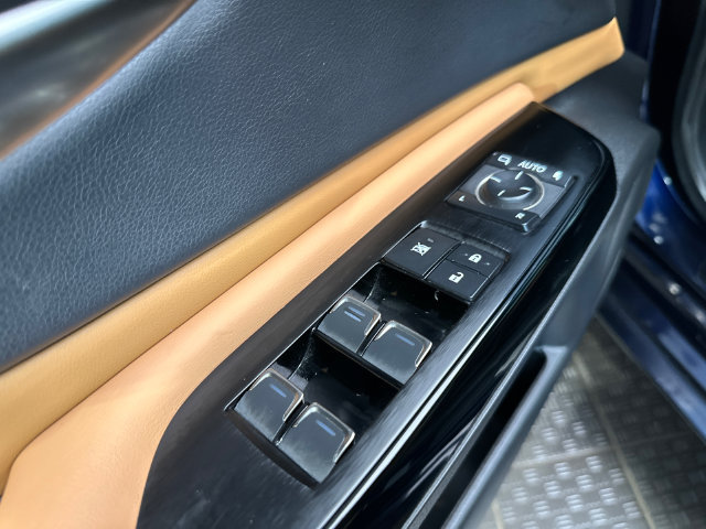 Used 2022 Lexus ES 350 w/ Premium Package FWD image 11