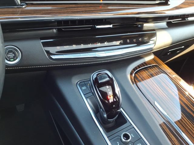 Used 2024 Cadillac Escalade Premium Luxury w/ Performance Package AWD/4WD image 33