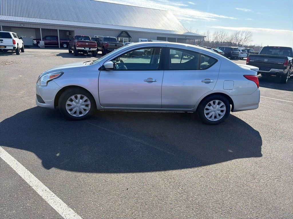 Used 2018 Nissan Versa SV image 4
