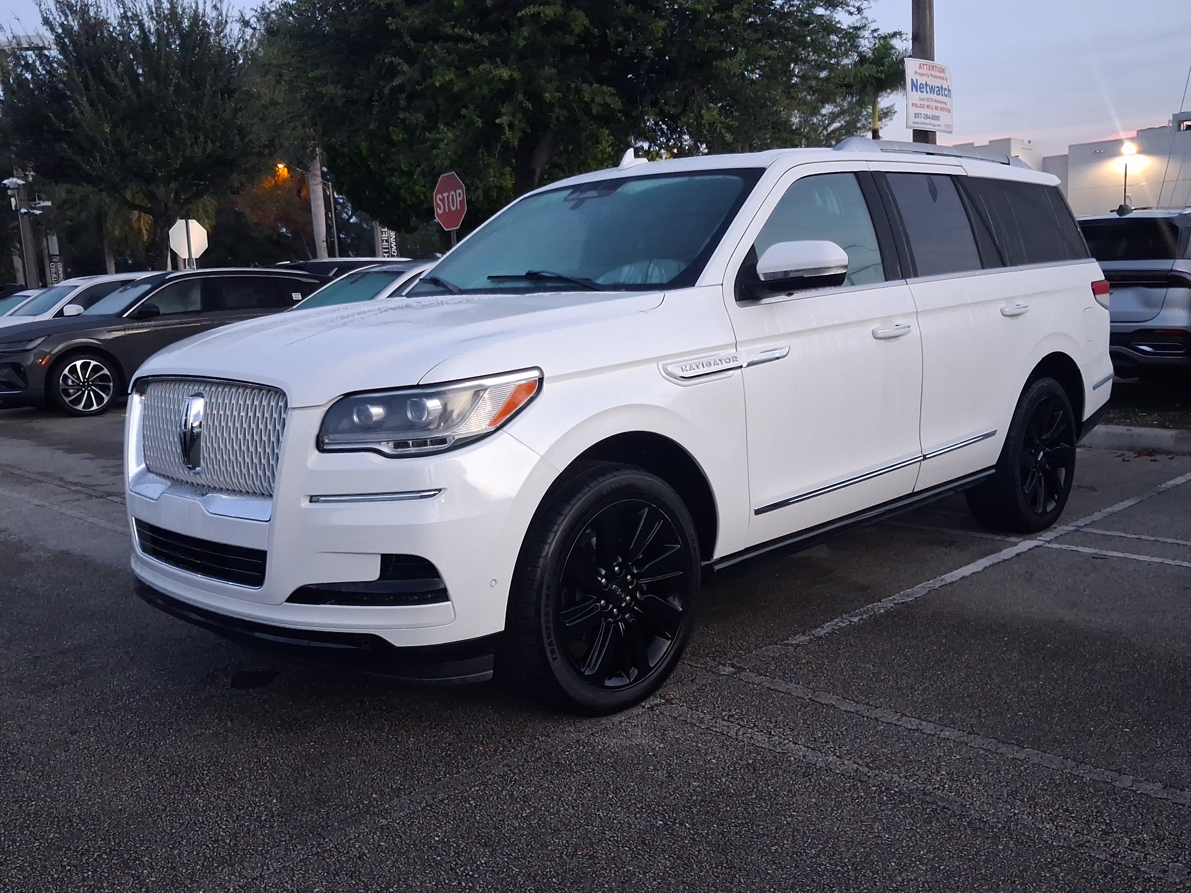 Certified 2023 Lincoln Navigator Reserve w/ Monochromatic Package AWD/4WD image 2