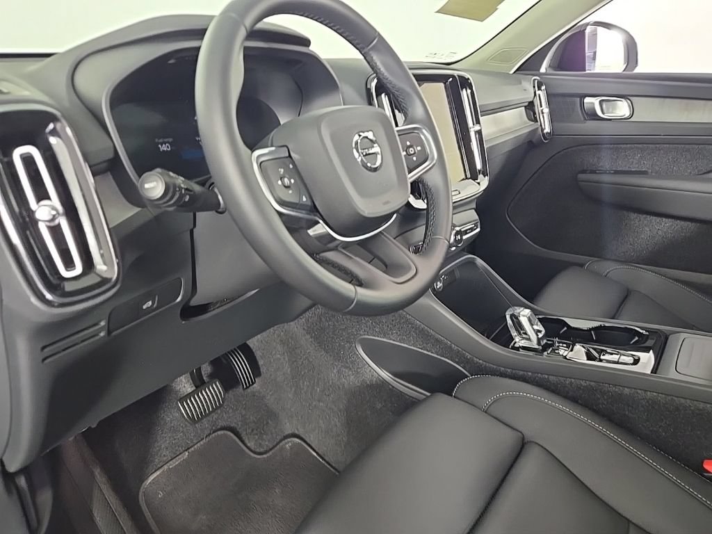 Certified 2026 Volvo XC40 B5 Plus AWD/4WD image 21