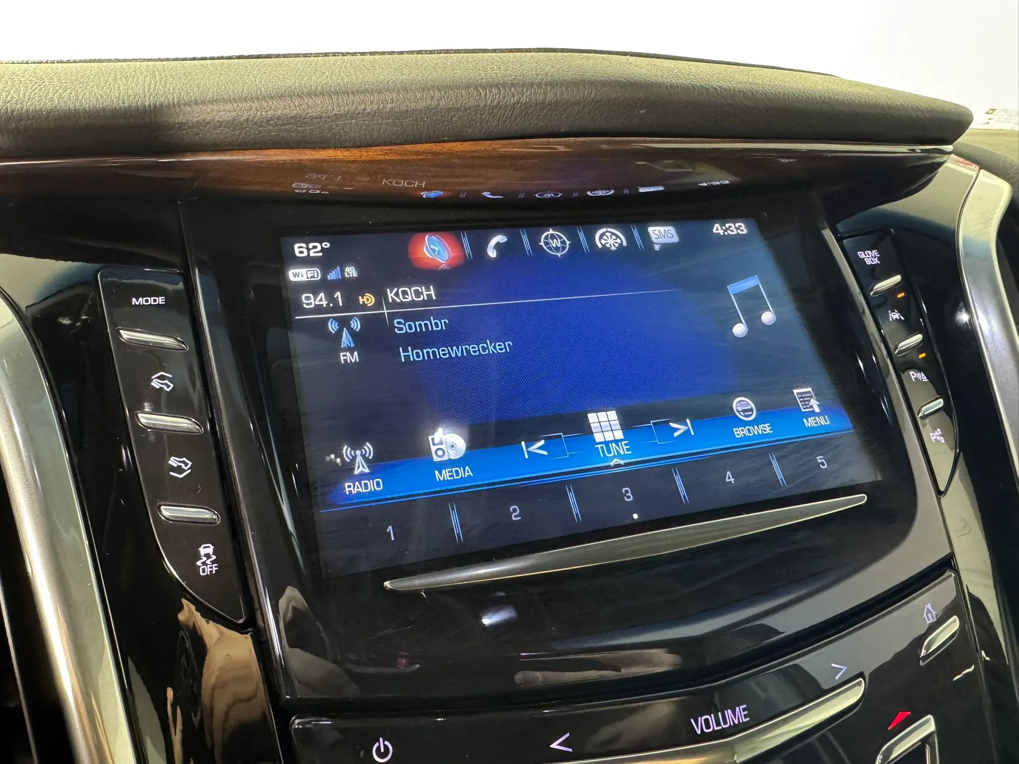Used 2018 Cadillac Escalade Premium Luxury image 21