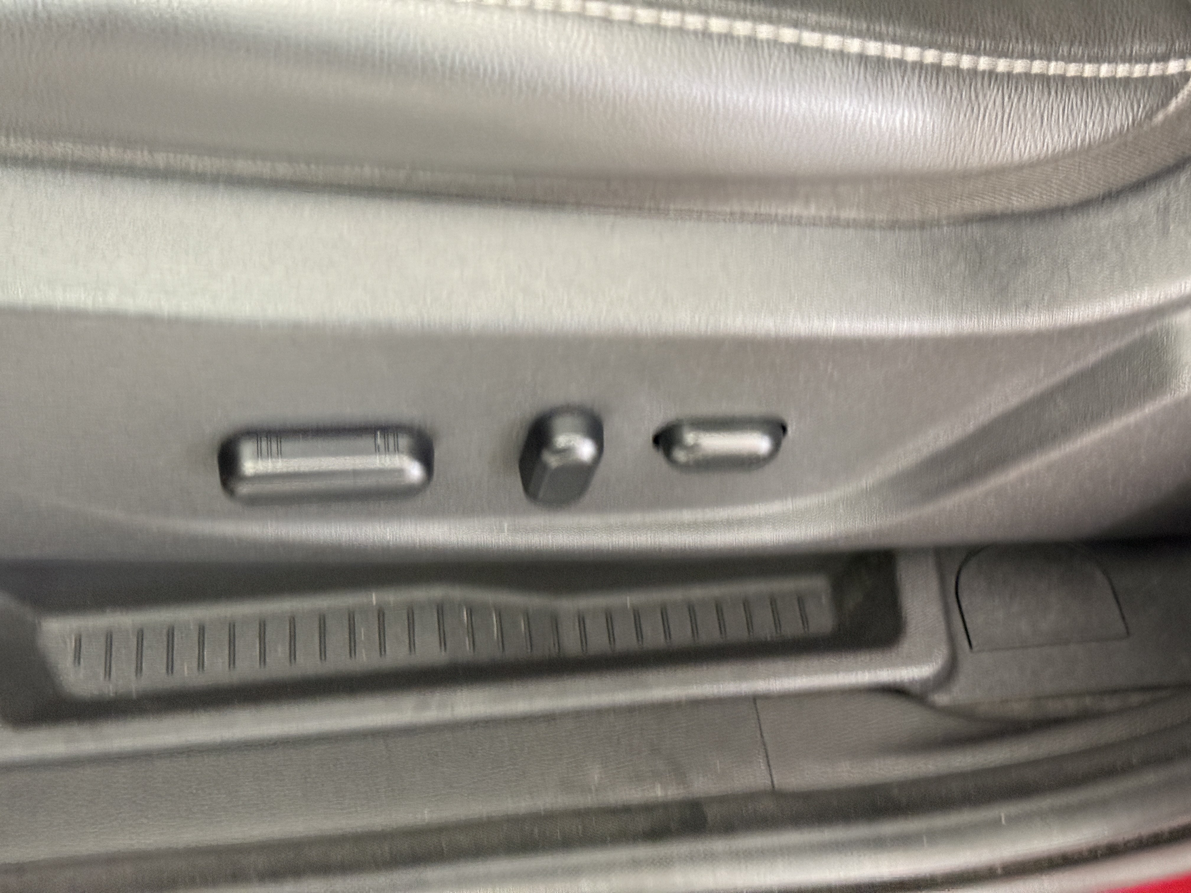 Used 2014 Ford Escape SE w/ SE Chrome Package FWD image 17