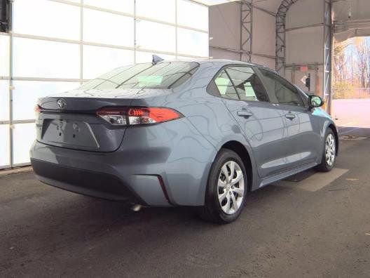 Used 2025 Toyota Corolla LE FWD image 4