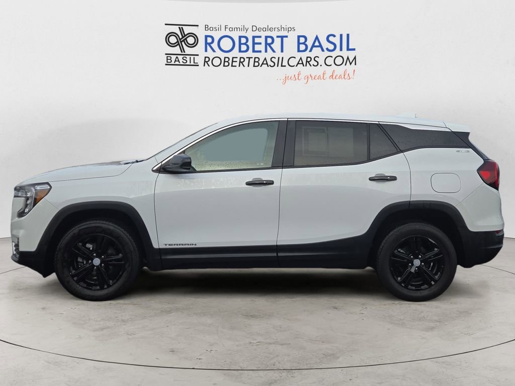 Used 2023 GMC Terrain SLE image 2