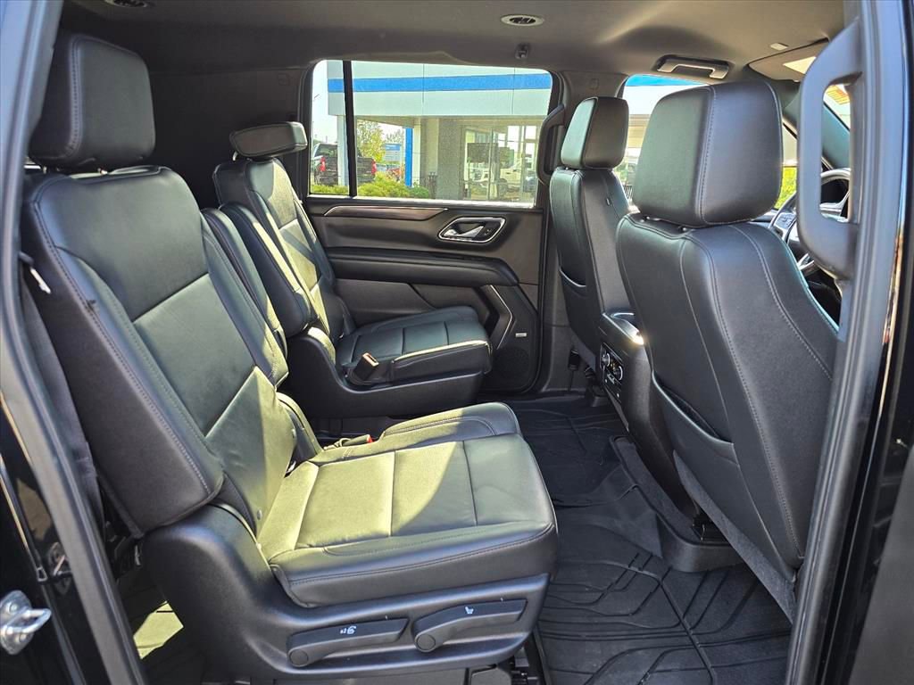 Used 2021 Chevrolet Suburban LT RWD image 13