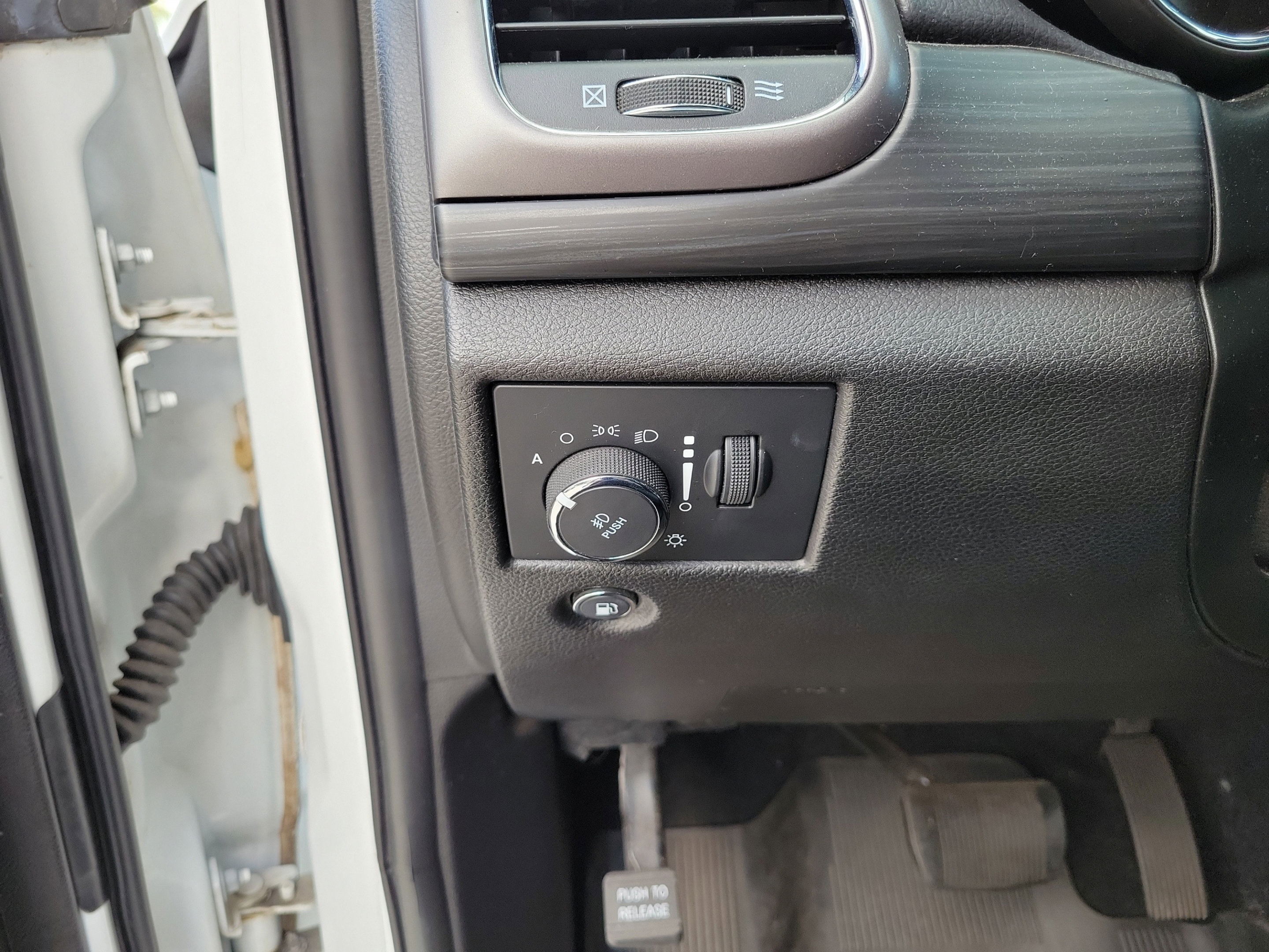 Used 2021 Jeep Grand Cherokee Freedom Edition AWD/4WD image 26