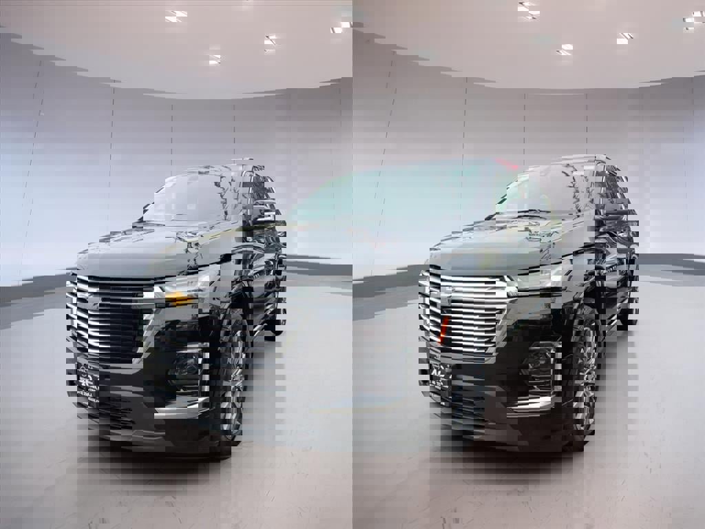 Used 2023 Chevrolet Traverse Premier image 2