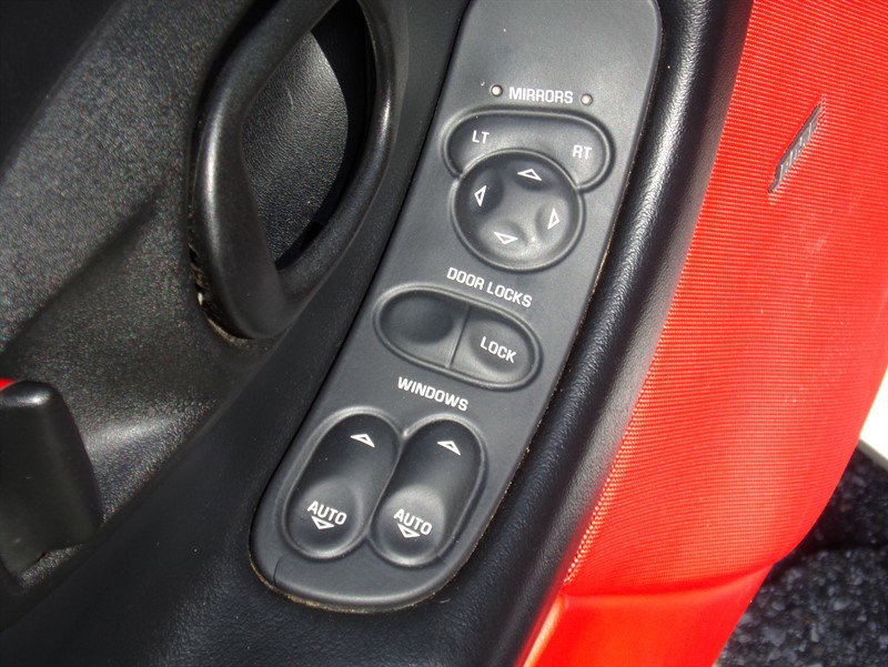 Used 2000 Chevrolet Corvette Coupe w/ Roof Pkg RWD image 41