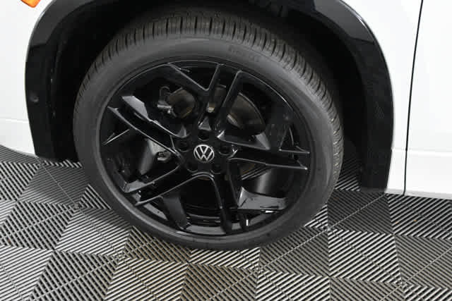 New 2026 Volkswagen Tiguan SE R-Line FWD image 27