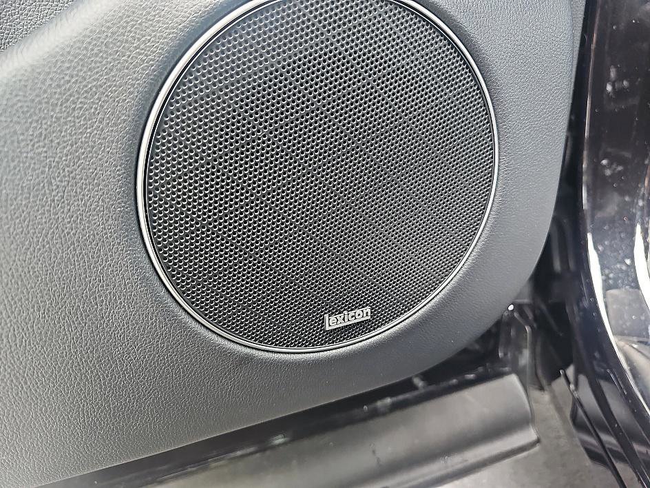 Used 2025 Genesis GV70 3.5T Sport w/ Sport Prestige Package image 14