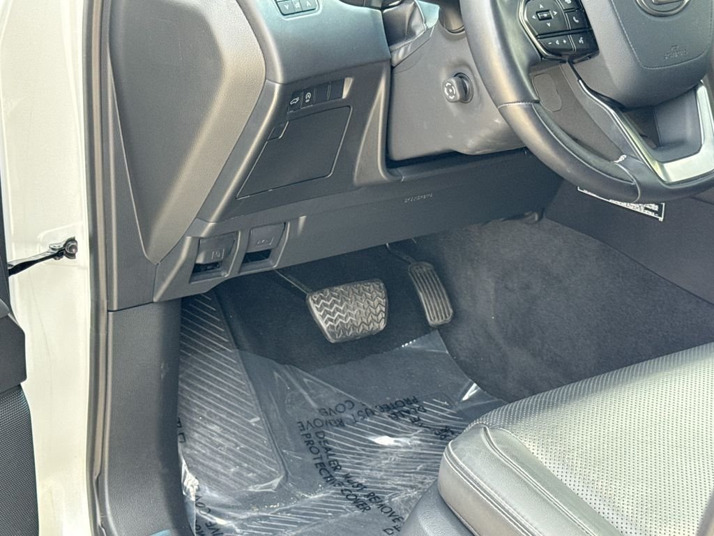 Used 2024 Lexus LX 600 4WD w/ Luxury Package image 18