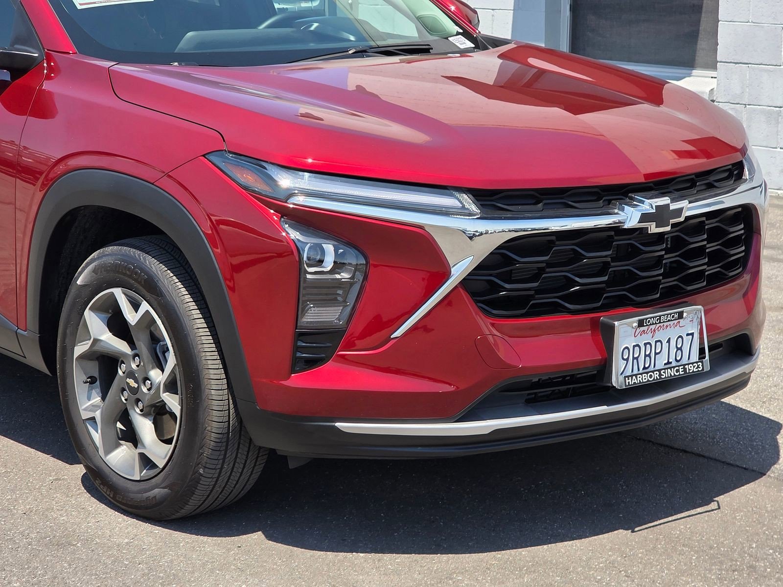 Certified 2025 Chevrolet Trax LT w/ Driver Confidence Package image 5