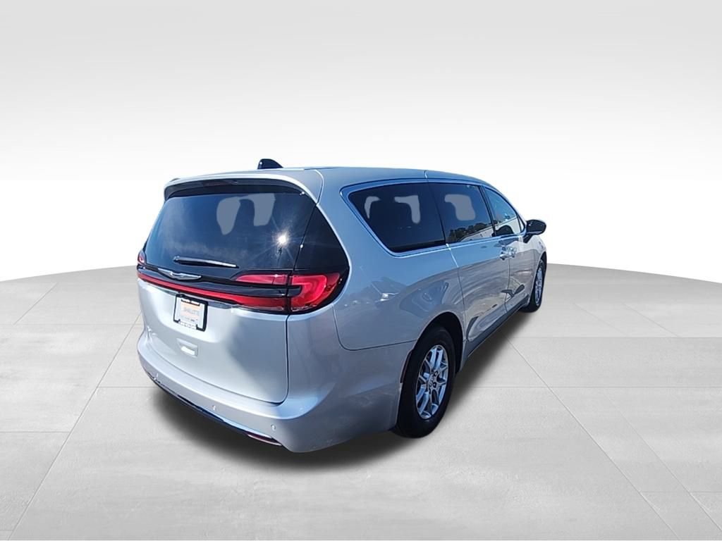 New 2026 Chrysler Pacifica Select image 28