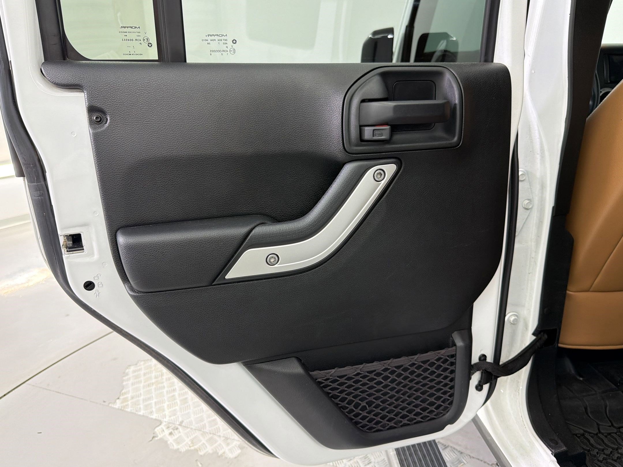 Used 2018 Jeep Wrangler Unlimited Rubicon w/ Connectivity Group AWD/4WD image 23