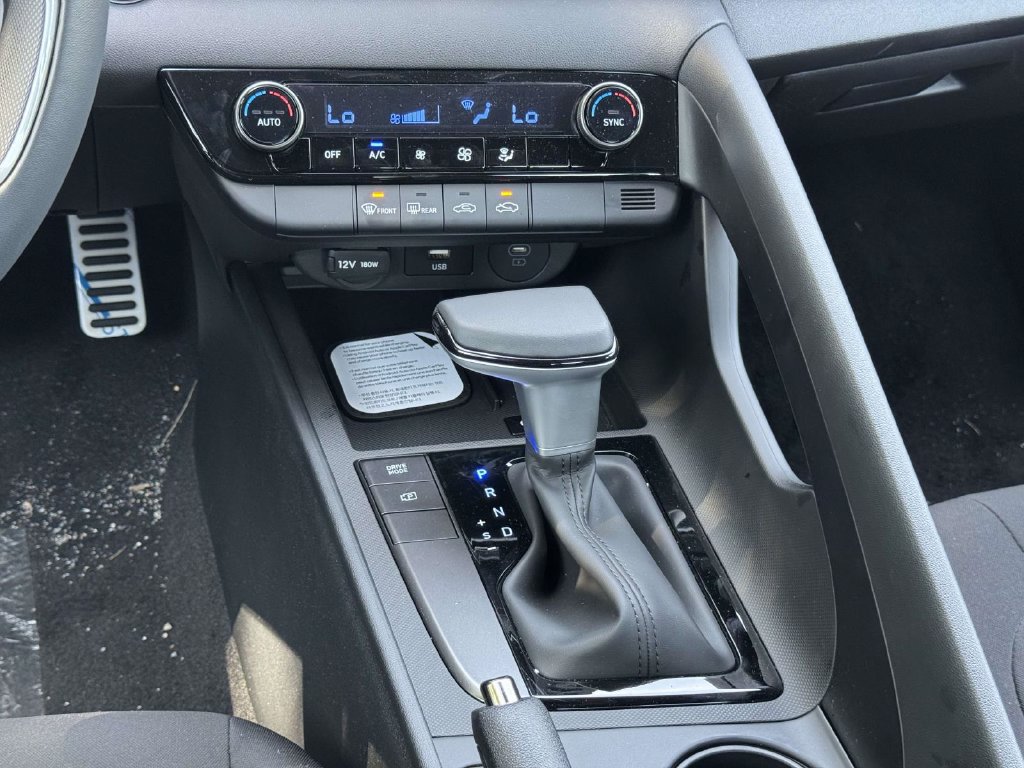 New 2026 Hyundai Elantra Sport FWD image 21