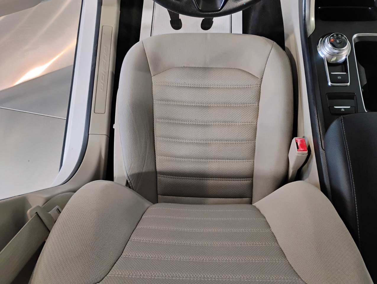 Used 2019 Ford Fusion SE image 28