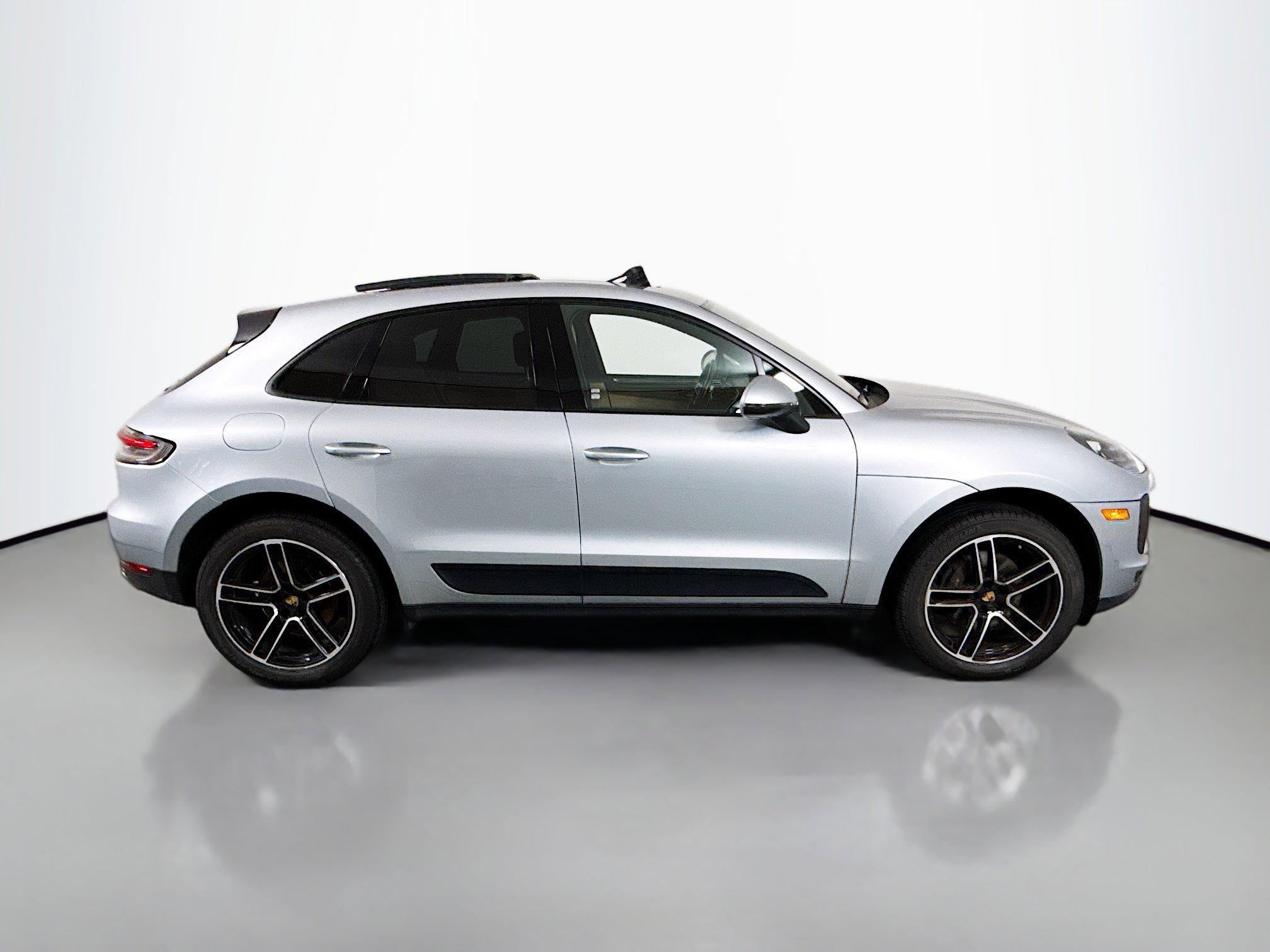 Used 2020 Porsche Macan Base image 8