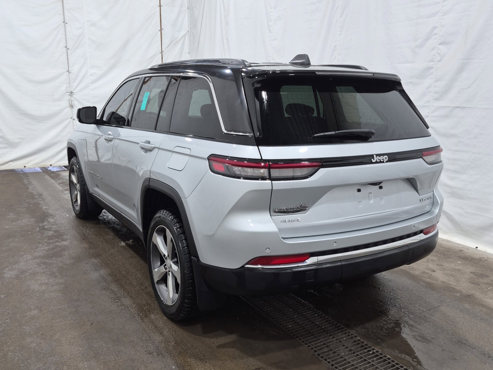 Used 2022 Jeep Grand Cherokee Limited w/ Luxury Tech Group II image 7