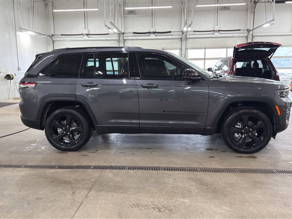 Used 2024 Jeep Grand Cherokee Limited w/ Black Appearance Package image 4
