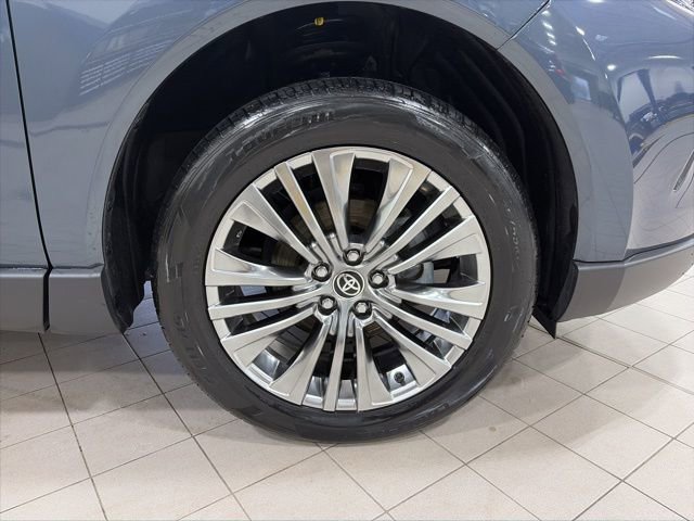 Used 2023 Toyota Venza Limited image 24