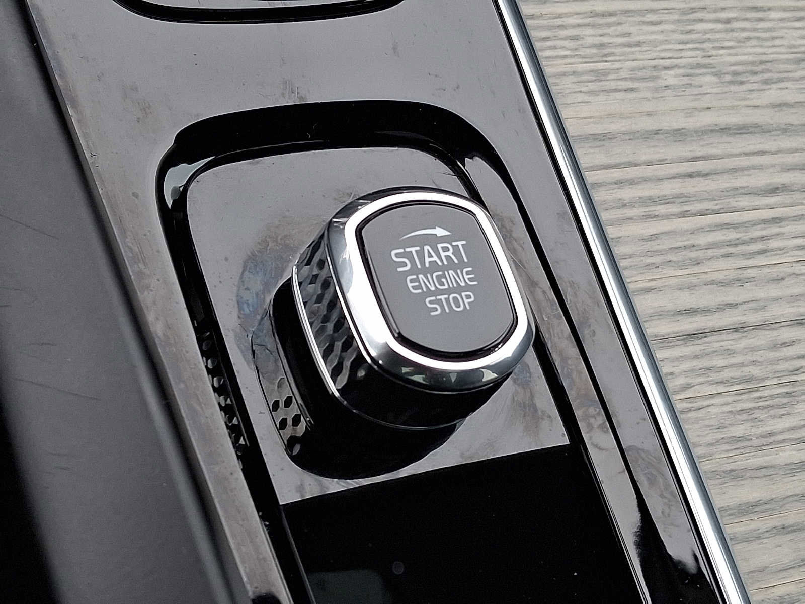 Used 2022 Volvo XC60 B5 Inscription image 17