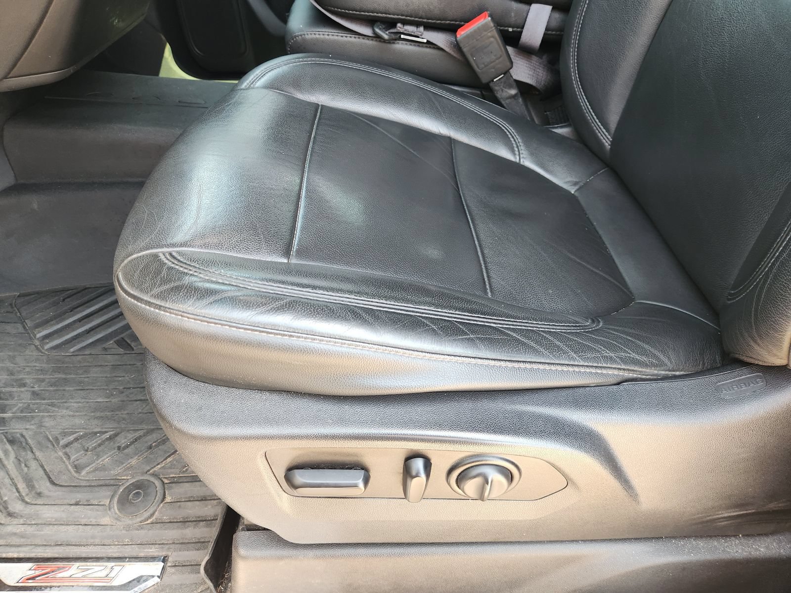 Used 2020 Chevrolet Silverado 1500 LT AWD/4WD image 30