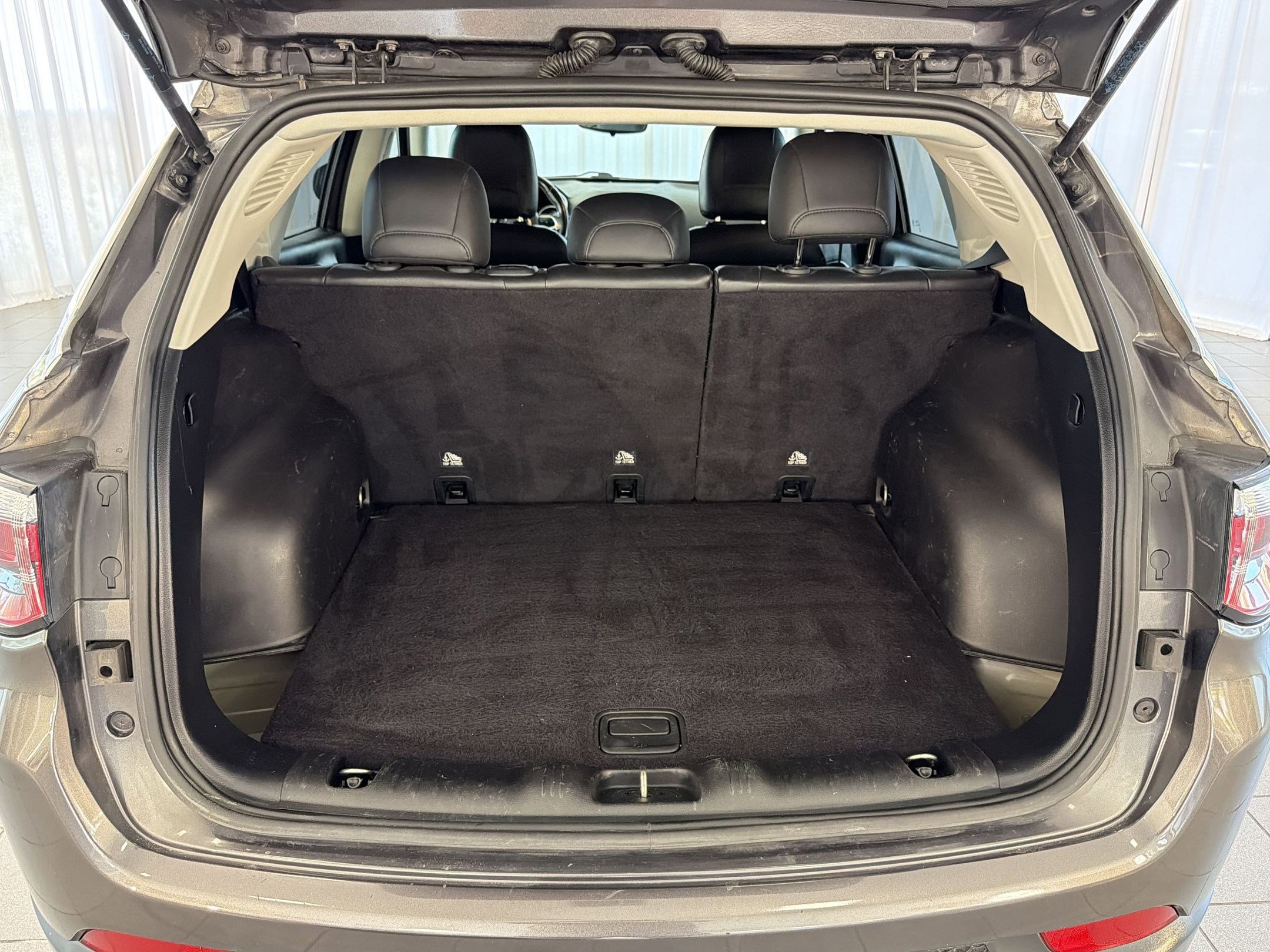 Used 2020 Jeep Compass Latitude FWD image 32