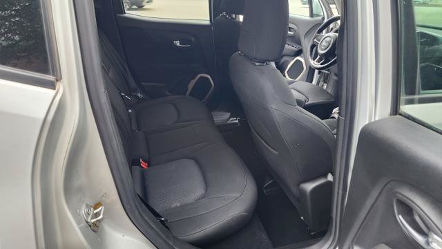 Used 2015 Jeep Renegade Latitude FWD image 16
