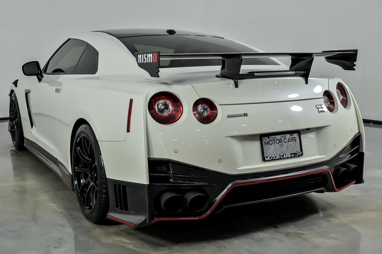 Used 2020 Nissan GT-R NISMO AWD/4WD image 10