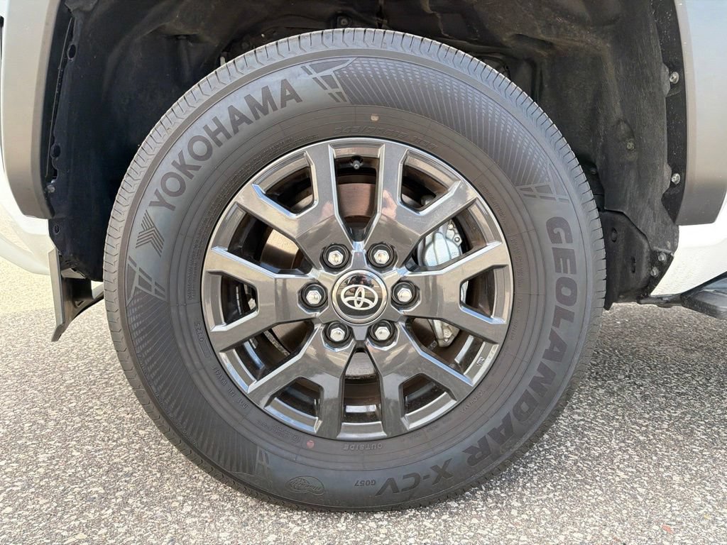 Used 2025 Toyota 4Runner SR5 AWD/4WD image 21