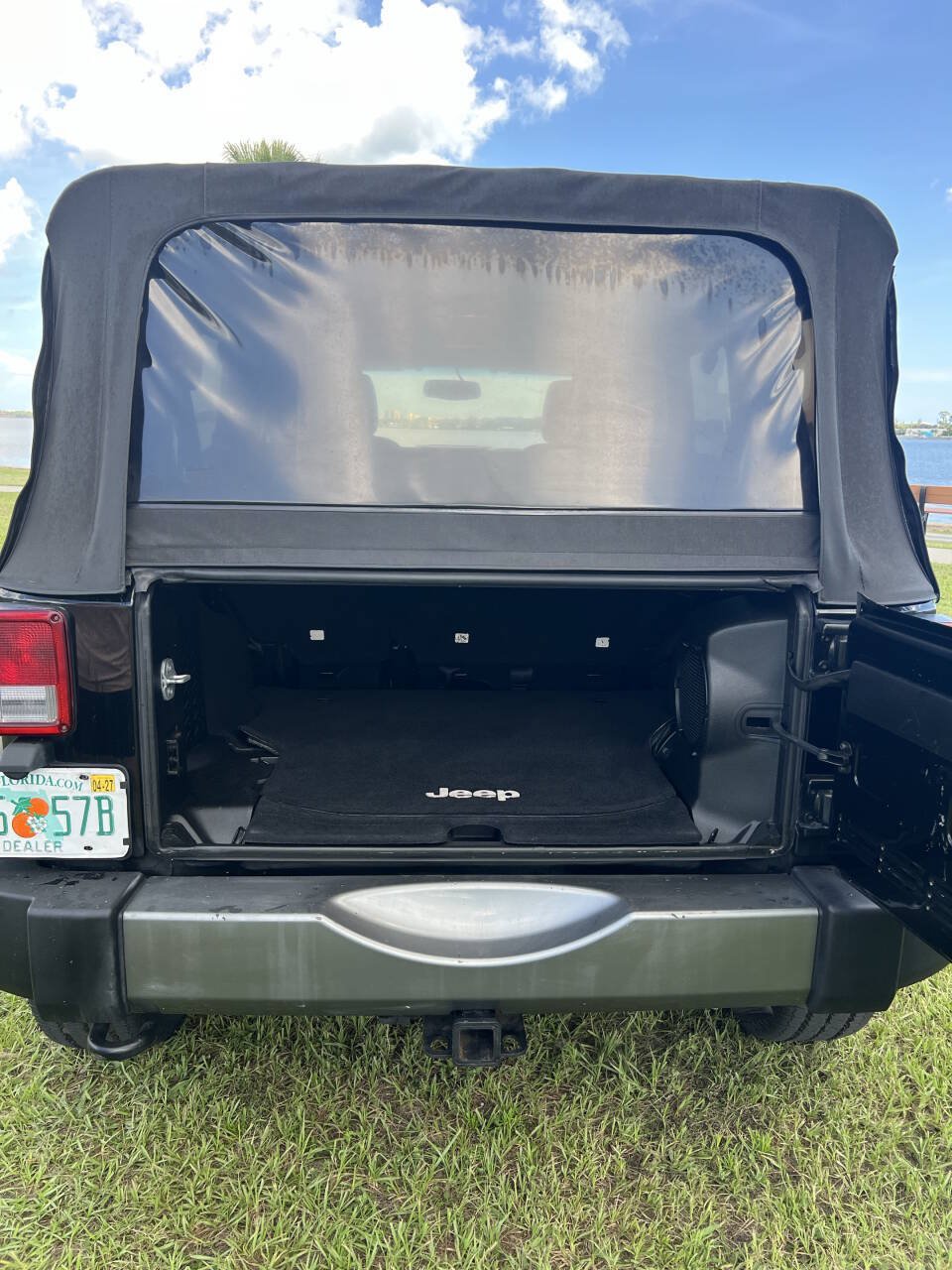 Used 2013 Jeep Wrangler Unlimited Sport AWD/4WD image 9