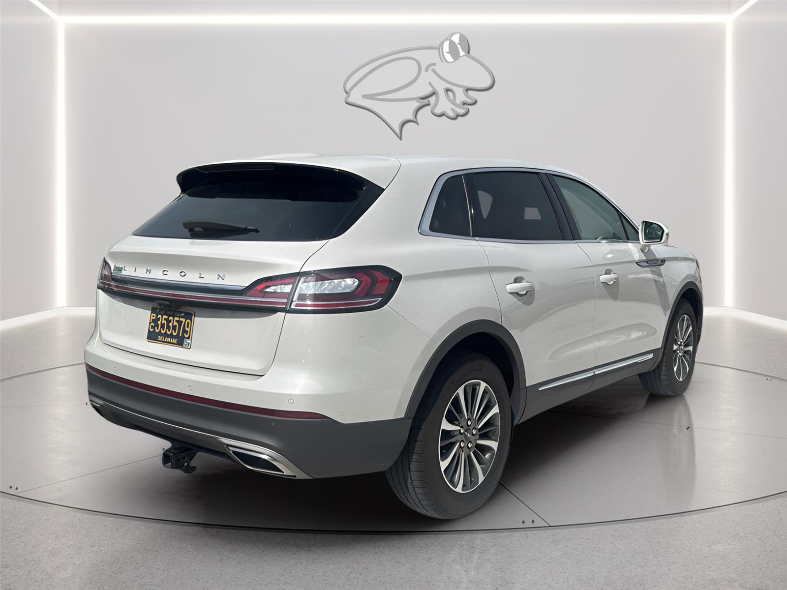 Used 2023 Lincoln Nautilus FWD image 8