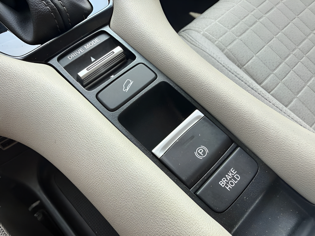 Certified 2023 Honda HR-V LX image 29