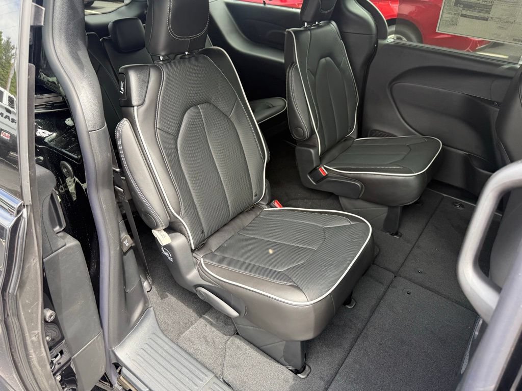 New 2027 Chrysler Pacifica Limited w/ S Appearance Package AWD/4WD image 53