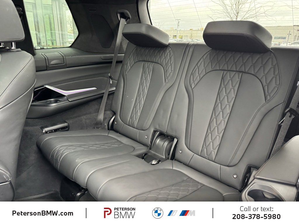 Used 2025 BMW X7 M60i image 21