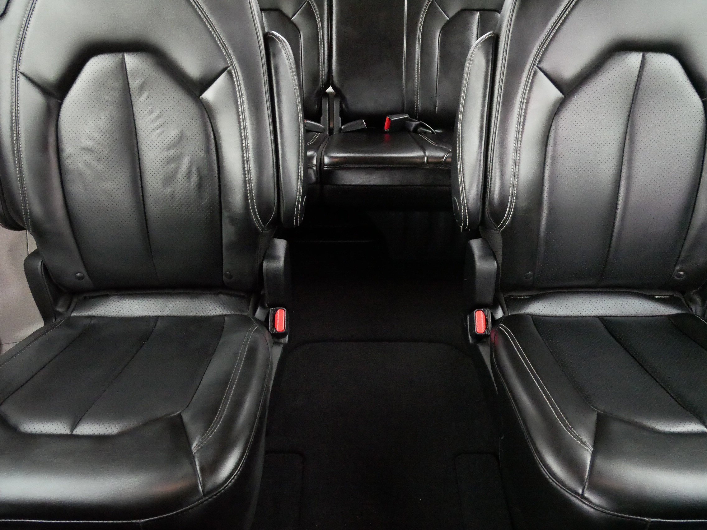 Used 2023 Chrysler Pacifica Touring-L image 13