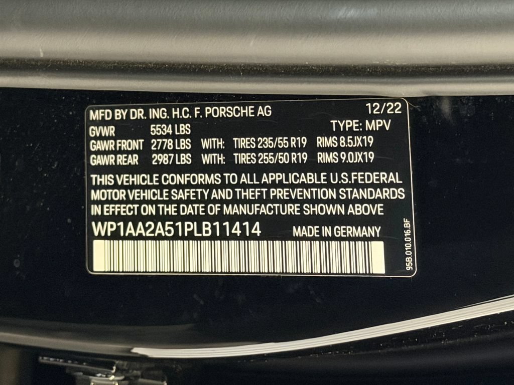 Certified 2023 Porsche Macan AWD/4WD image 26