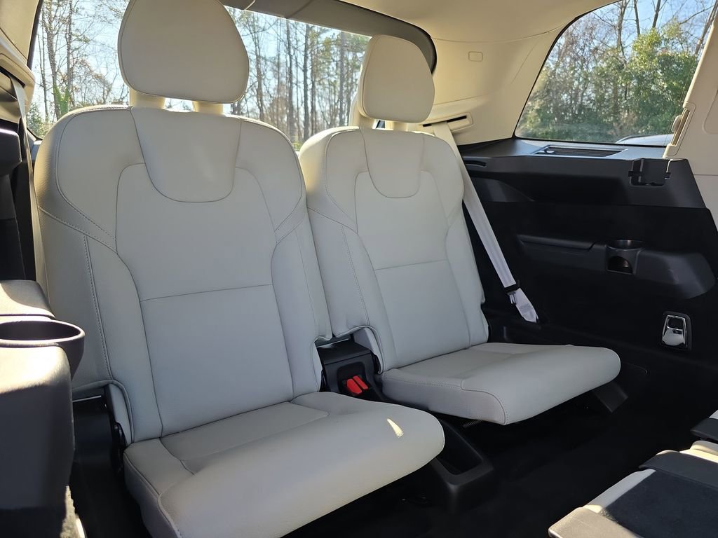 Used 2022 Volvo XC90 T5 Momentum w/ Advanced Package image 23