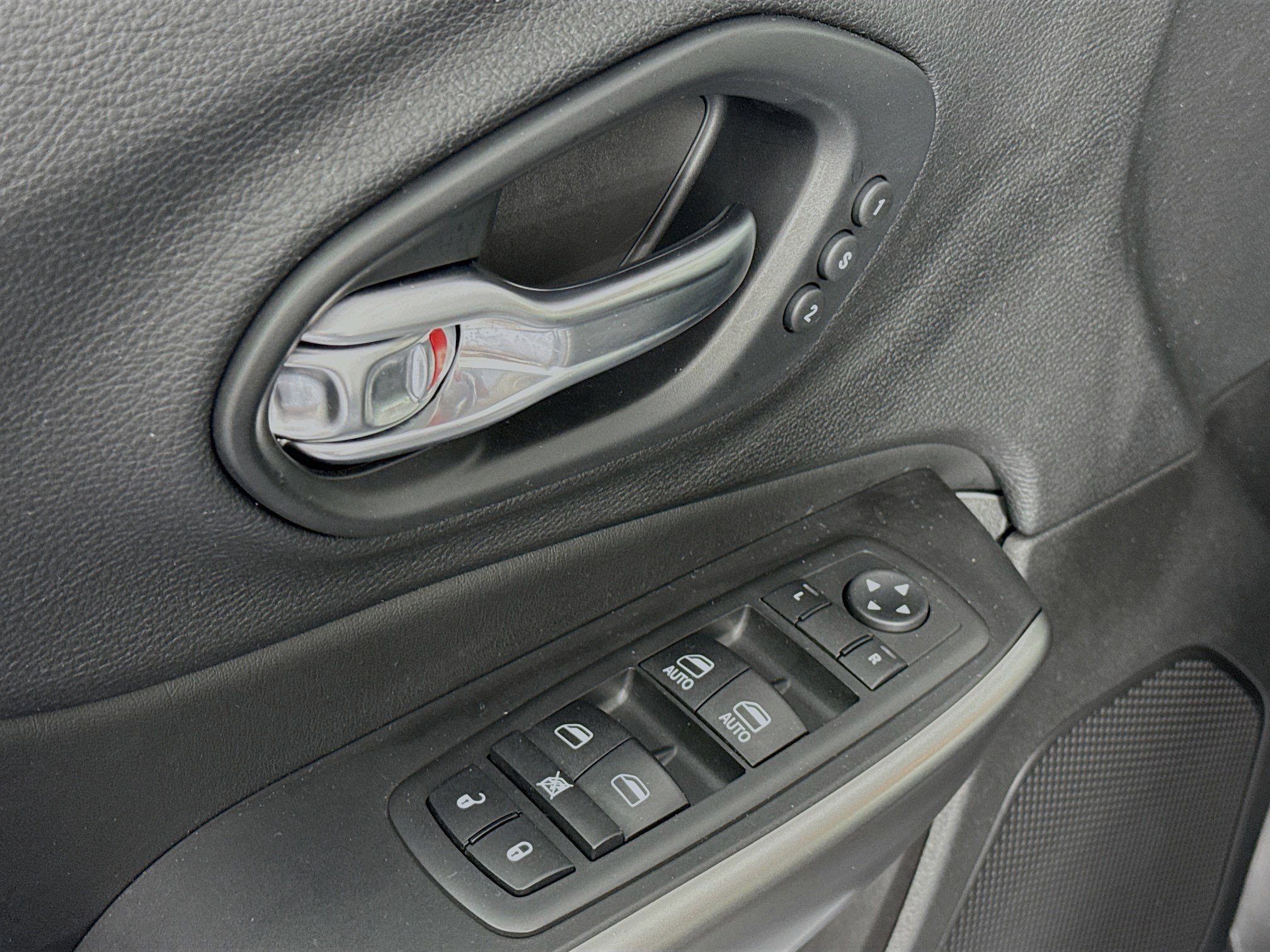 Used 2019 Jeep Cherokee High Altitude image 18