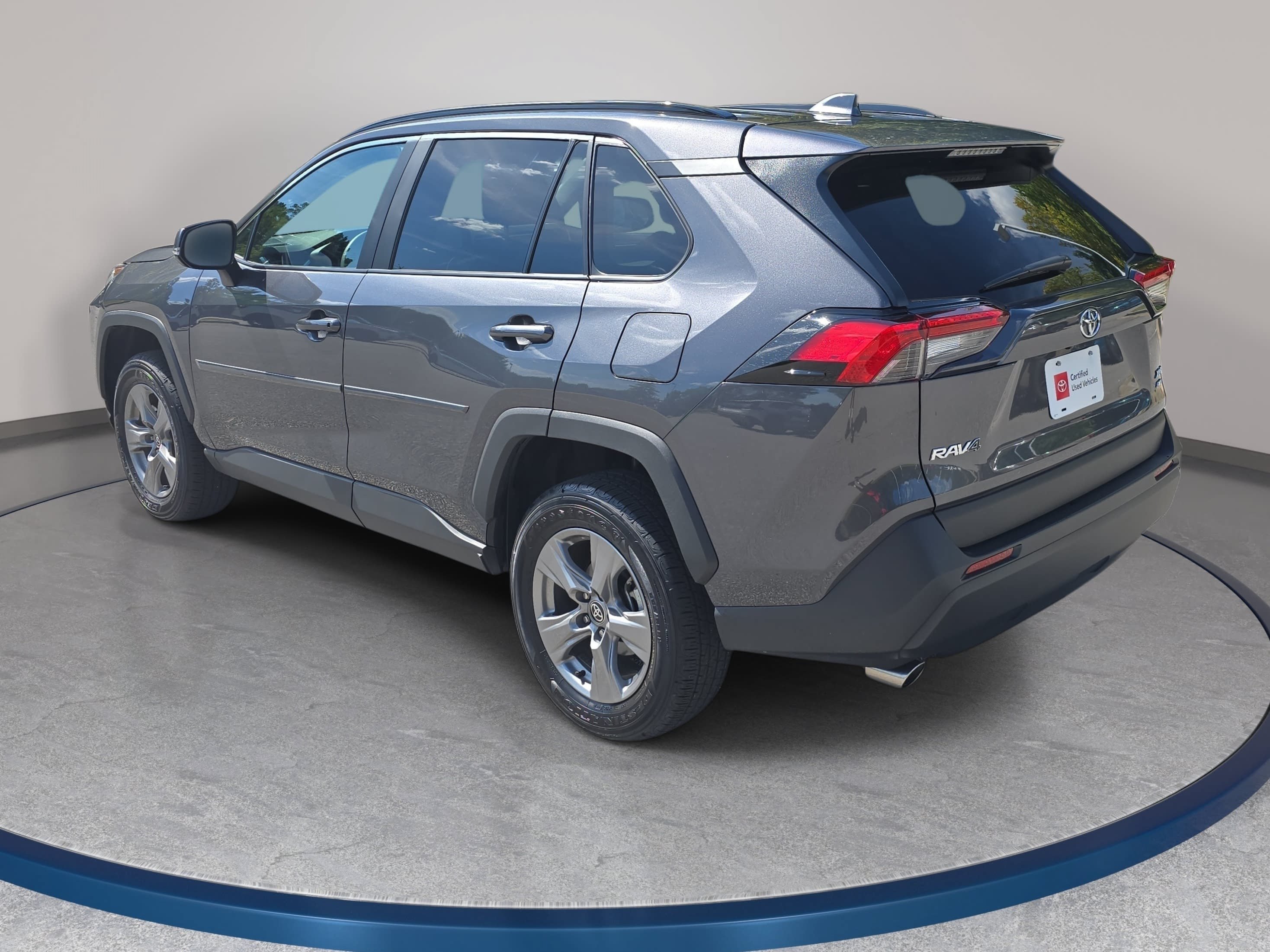 Used 2025 Toyota RAV4 XLE AWD/4WD image 7
