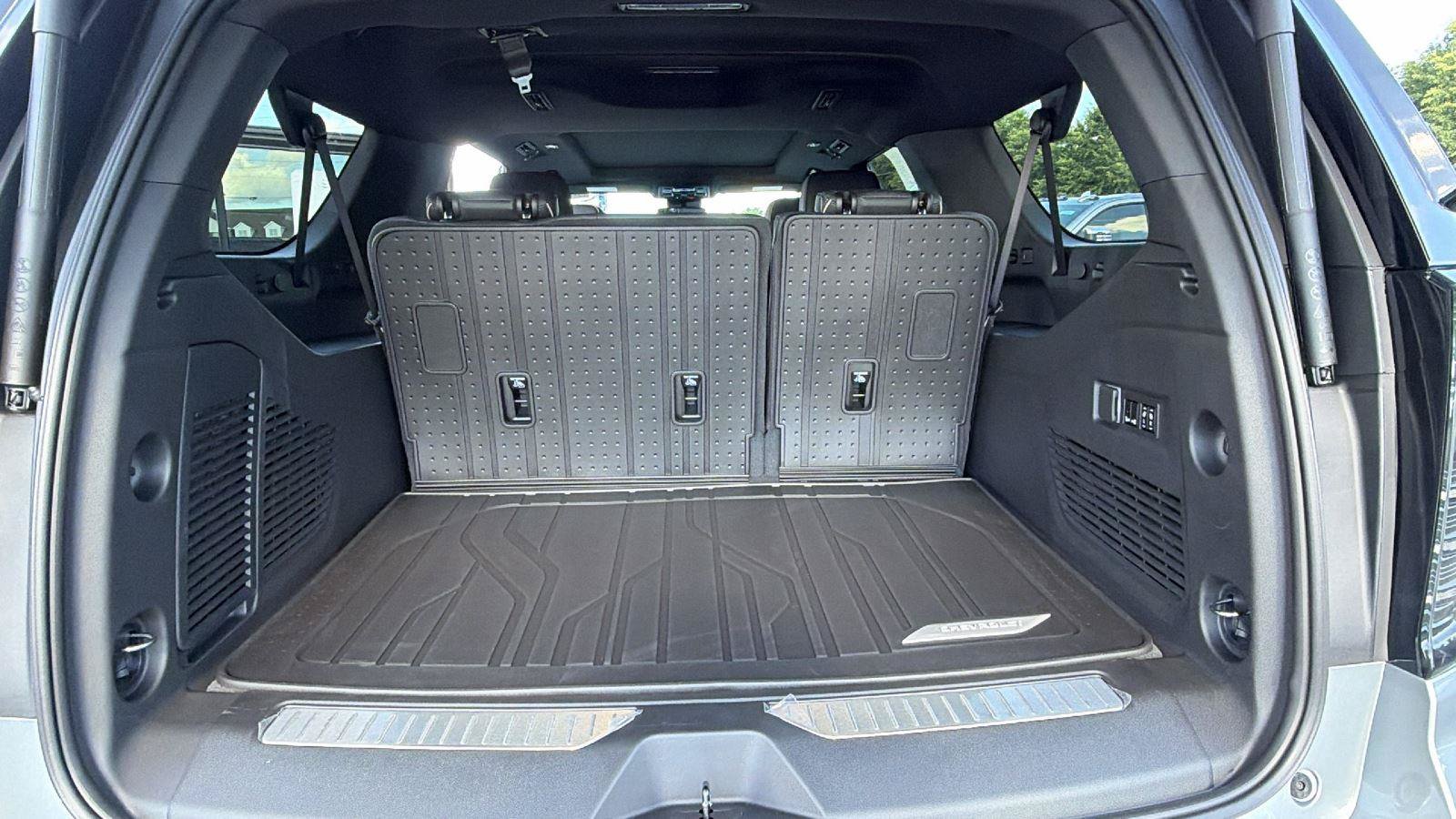 New 2026 Chevrolet Suburban Premier w/ Sun And Tow Package AWD/4WD image 13
