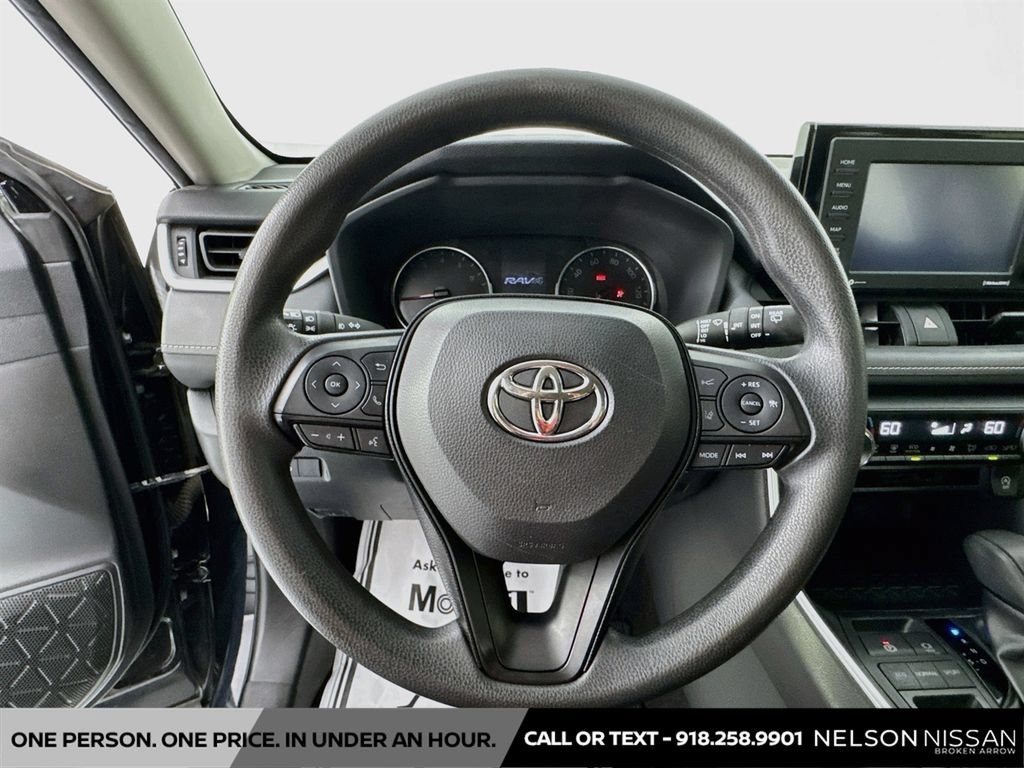 Used 2020 Toyota RAV4 XLE FWD image 11