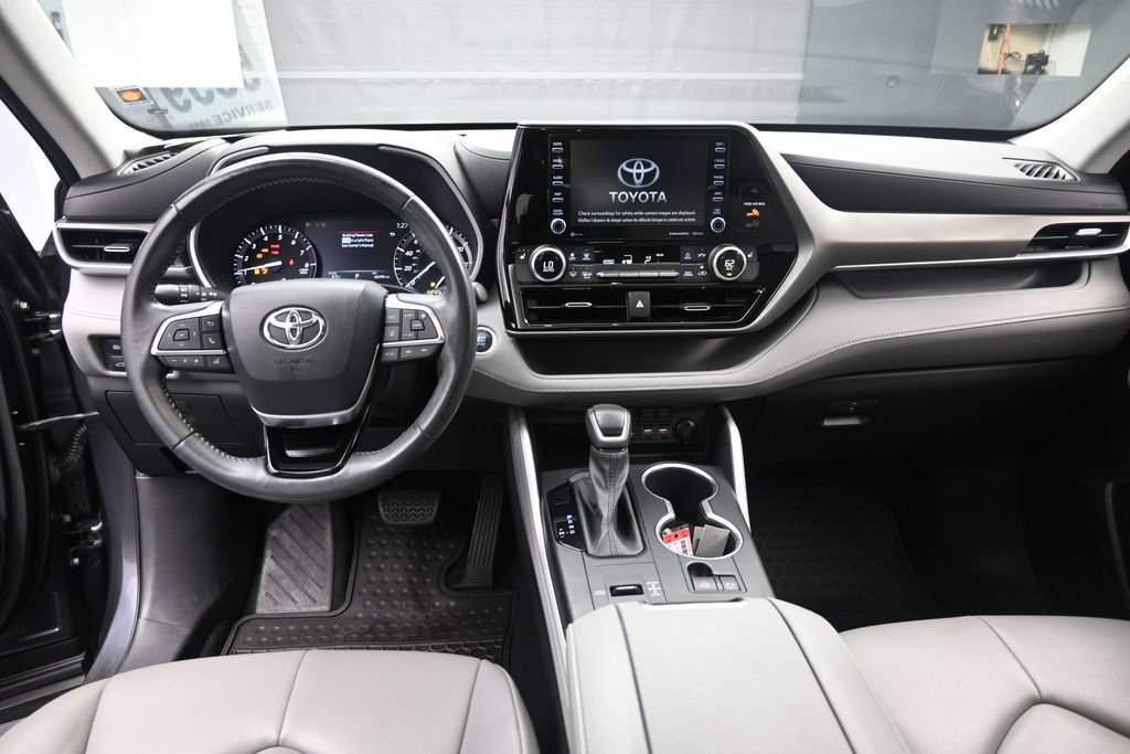 Used 2020 Toyota Highlander XLE FWD image 9